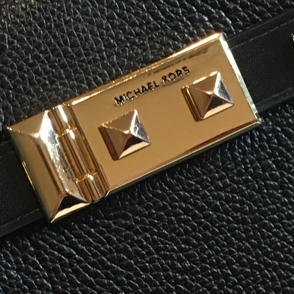 Michael Kors | Black Pebbled Leather Shoulder Bag with Gold Accents - Picture 12 of 15